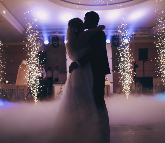 Animer un mariage avec des jets de scène : idées et conseils pratiques