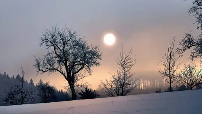 Solstice d'hiver : comprendre l'astronomie derrière le phénomène